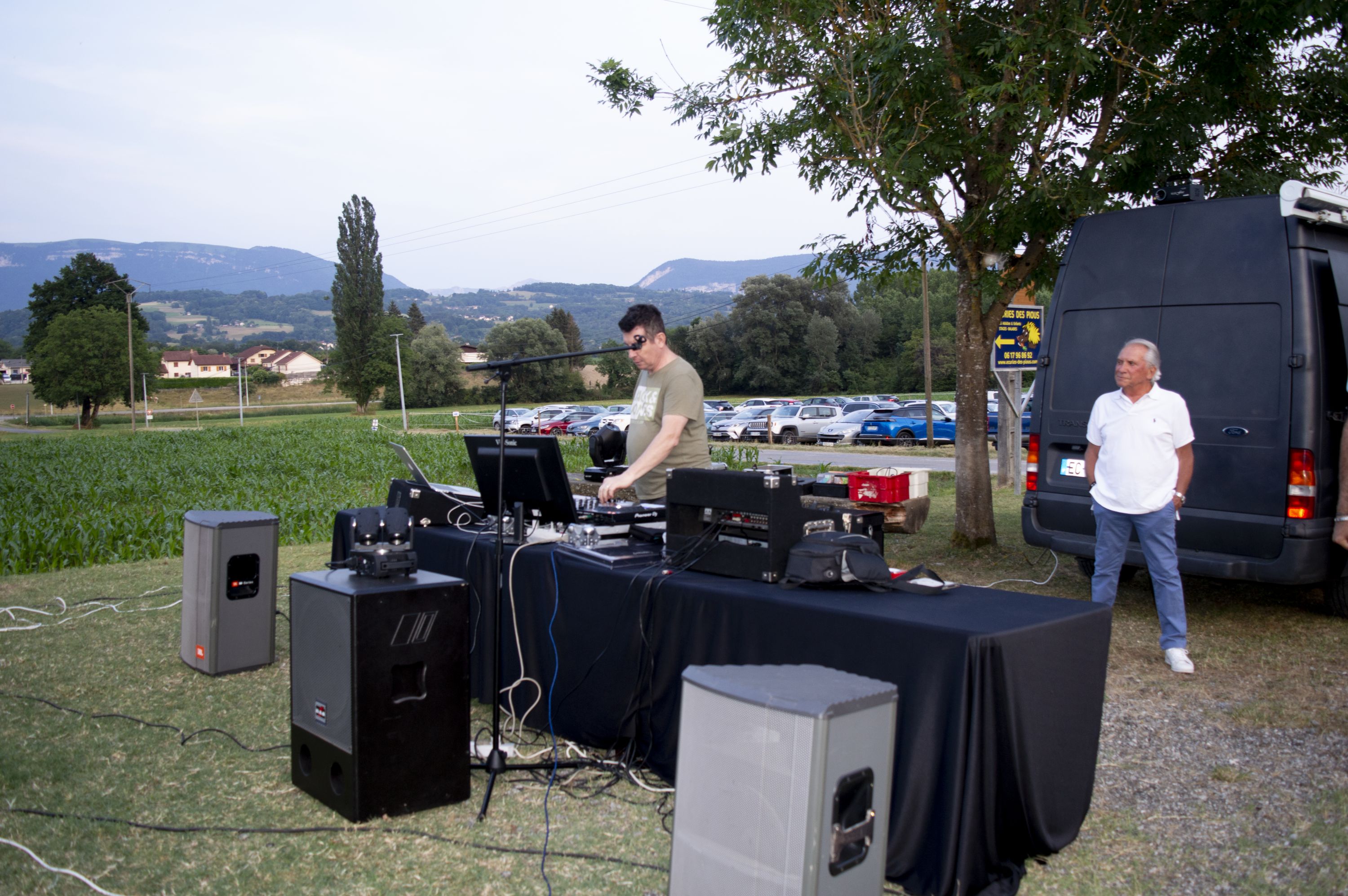 Installation sonorisation et lumière avant la soirée