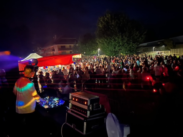 DJ pour anniversaire à Annecy avec piste de danse et ambiance festive