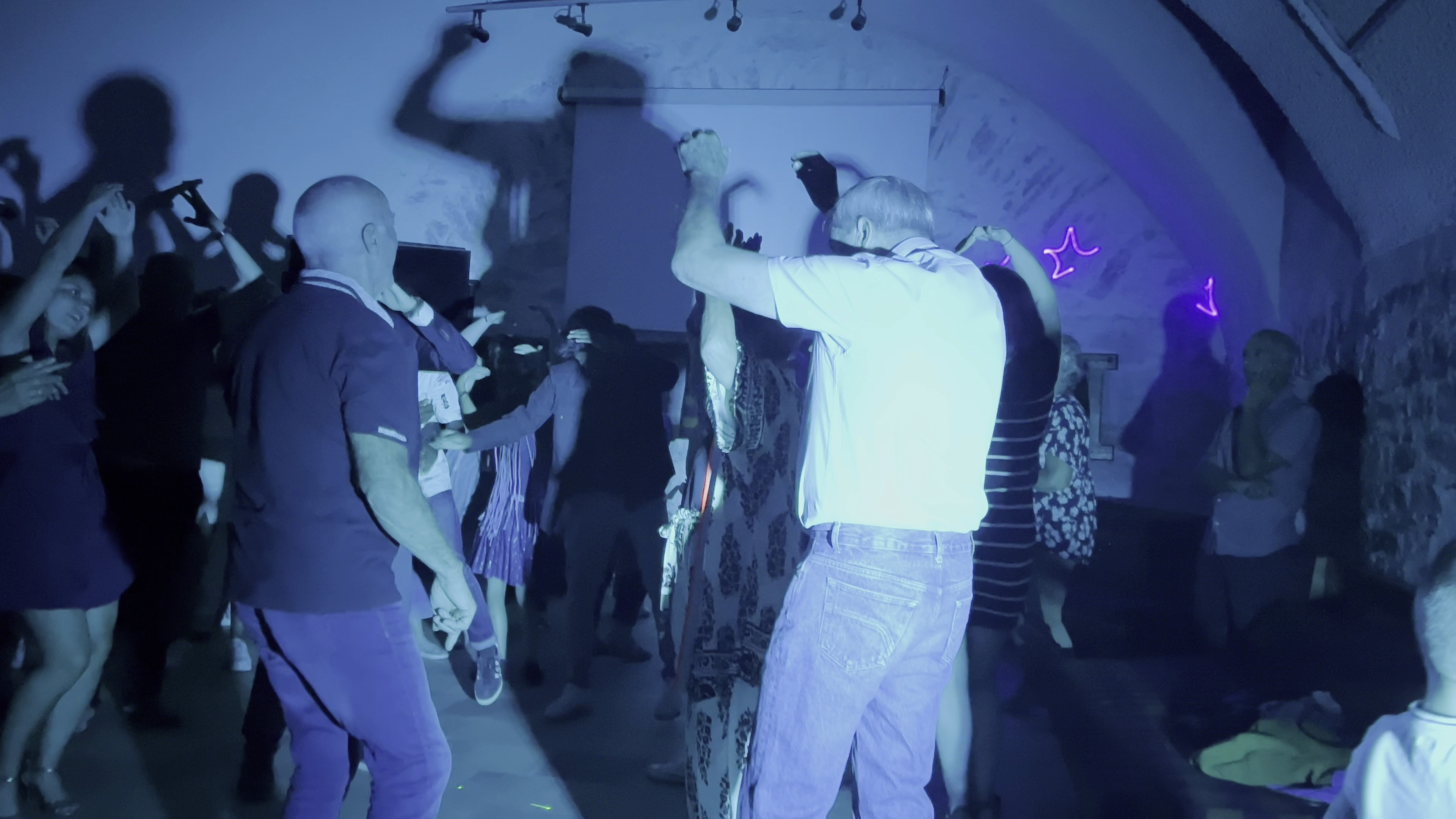 Création d’ambiance lumineuse événementielle par DJ professionnel